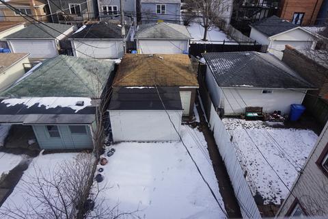 2963 N Gresham Ave, Chicago, IL 60618 photo 17