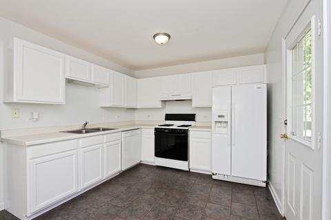 5922 Jordan Ct, Mchenry, IL 60050 photo 4