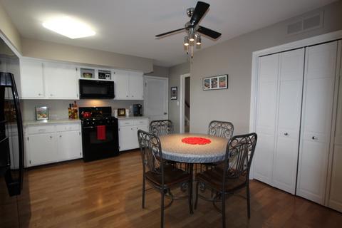 1372 Blair Ln, Hoffman Estates, IL 60169 photo 2