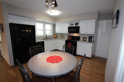 1372 Blair Ln, Hoffman Estates, IL 60169 photo 4