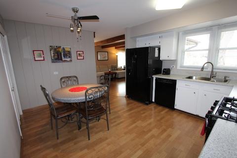 1372 Blair Ln, Hoffman Estates, IL 60169 photo 3