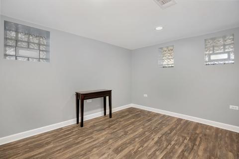 640 E Bowen Ave, Chicago, IL 60653 photo 28
