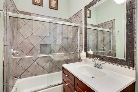 640 E Bowen Ave, Chicago, IL 60653 photo 22