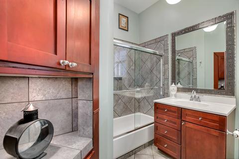 640 E Bowen Ave, Chicago, IL 60653 photo 23