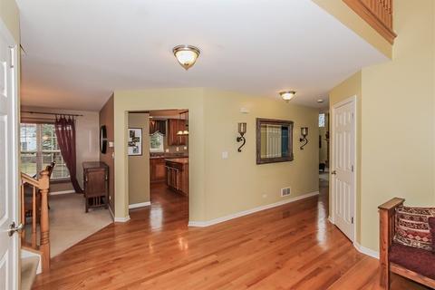 235 Hearthstone Dr, Bartlett, IL 60103 photo 3
