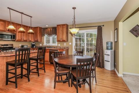 235 Hearthstone Dr, Bartlett, IL 60103 photo 9