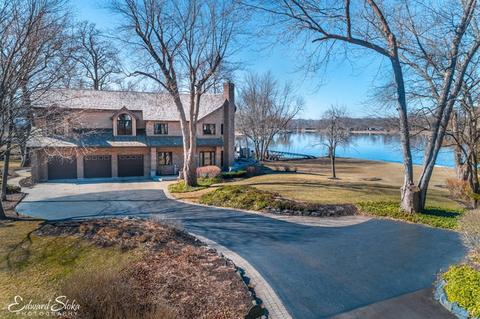 2723 Regner Rd, Mchenry, IL 60051 photo 1