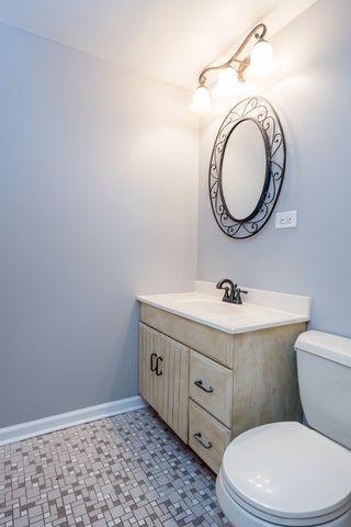 21 Ambleside Rd, Des Plaines, IL 60016 photo 24