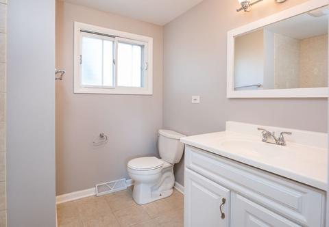 21 Ambleside Rd, Des Plaines, IL 60016 photo 18