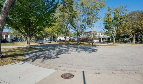 21 Ambleside Rd, Des Plaines, IL 60016 photo 2
