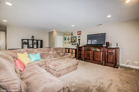 4455 Bayside Cir, Hoffman Estates, IL 60192 photo 11