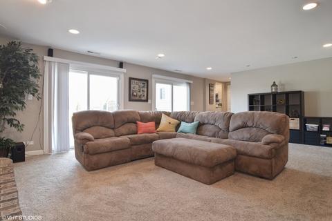 4455 Bayside Cir, Hoffman Estates, IL 60192 photo 9