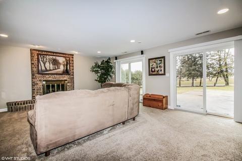 4455 Bayside Cir, Hoffman Estates, IL 60192 photo 10