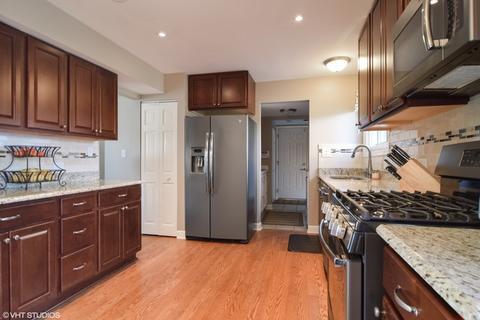 4455 Bayside Cir, Hoffman Estates, IL 60192 photo 6