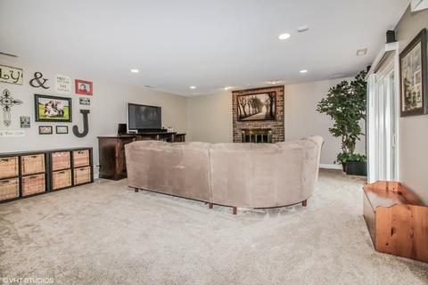 4455 Bayside Cir, Hoffman Estates, IL 60192 photo 8