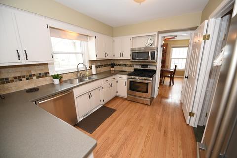 516 E Bauer Rd, Naperville, IL 60563 photo 7