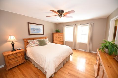 516 E Bauer Rd, Naperville, IL 60563 photo 9