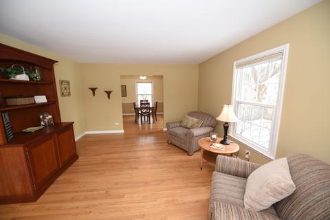 516 E Bauer Rd, Naperville, IL 60563 photo 4
