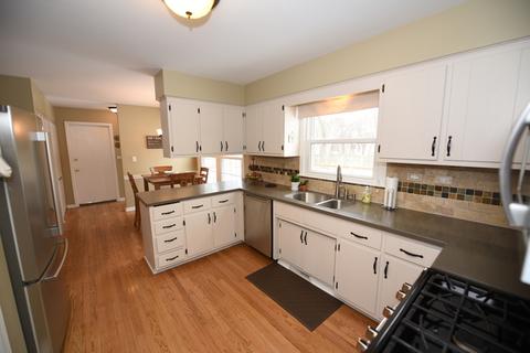 516 E Bauer Rd, Naperville, IL 60563 photo 6
