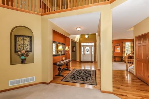 212 Atwell St, Elgin, IL 60124 photo 3