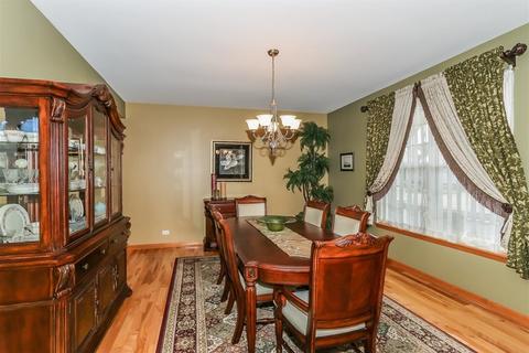 212 Atwell St, Elgin, IL 60124 photo 5