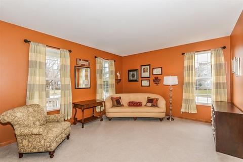 212 Atwell St, Elgin, IL 60124 photo 4