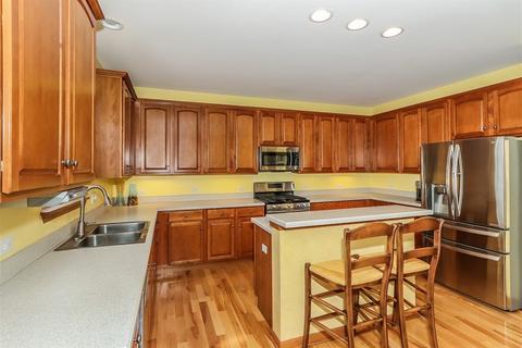212 Atwell St, Elgin, IL 60124 photo 9