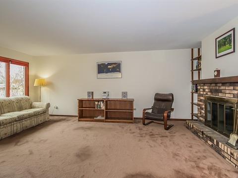 83 Lockman Cir, Elgin, IL 60123 photo 3