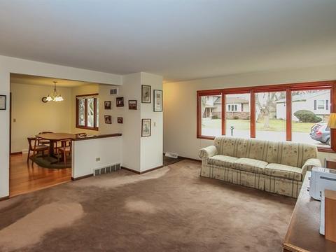 83 Lockman Cir, Elgin, IL 60123 photo 10