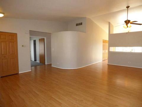 1343 Inverness Dr, Elgin, IL 60120 photo 2