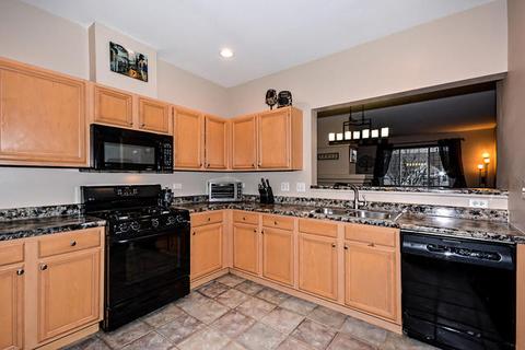 53 Cantal Ct, Wheeling, IL 60090 photo 13