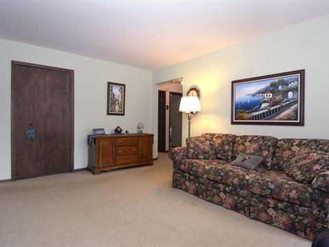 1007 E Cardinal Ln, Mount Prospect, IL 60056 photo 4