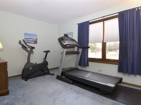 1007 E Cardinal Ln, Mount Prospect, IL 60056 photo 5