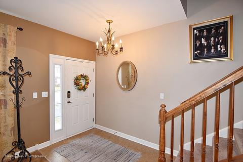 619 Trails End, Elgin, IL 60124 photo 3