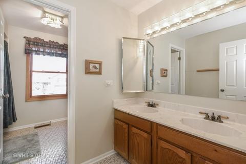 603 Longtree Dr, Wheeling, IL 60090 photo 14