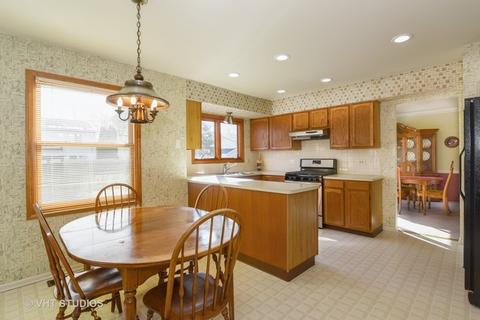 603 Longtree Dr, Wheeling, IL 60090 photo 4