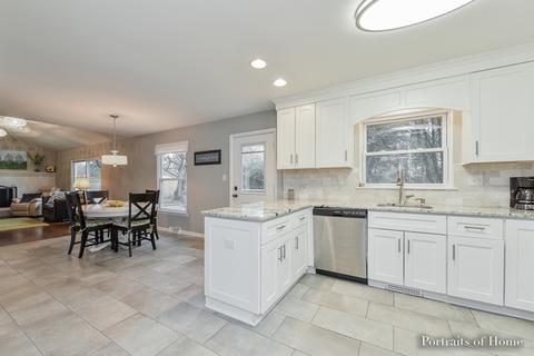9 E Gartner Rd, Naperville, IL 60540 photo 3