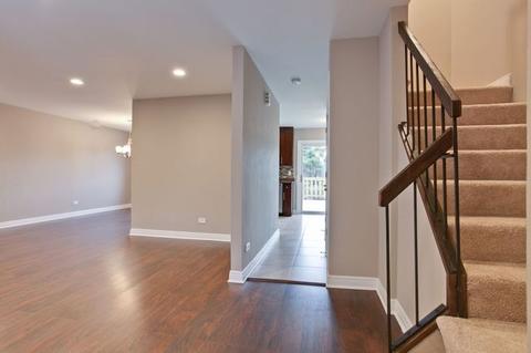 690 Lakeside Circle Dr, Wheeling, IL 60090 photo 2