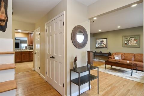 914 Wayne Ave, Deerfield, IL 60015 photo 3
