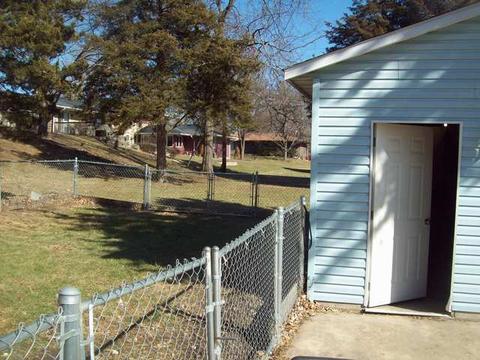 105 Franks Ave, Walnut, IL 61376 photo 2