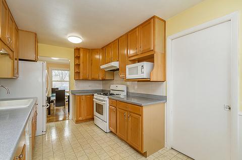 110 Des Plaines Ln, Hoffman Estates, IL 60169 photo 5