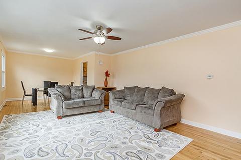 110 Des Plaines Ln, Hoffman Estates, IL 60169 photo 3