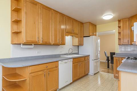 110 Des Plaines Ln, Hoffman Estates, IL 60169 photo 6