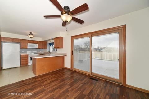 1692 Pebble Beach Cir, Elgin, IL 60123 photo 4