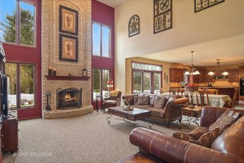 271 Mcwalter Dr, Roselle, IL 60172 photo 2