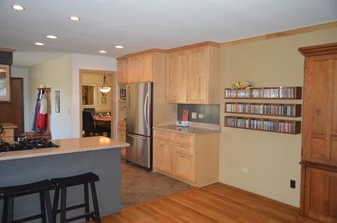 1116 Forest Dr, Elgin, IL 60123 photo 3