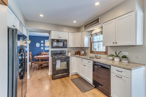 341 S Hickory Ave, Bartlett, IL 60103 photo 8