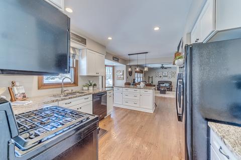341 S Hickory Ave, Bartlett, IL 60103 photo 7
