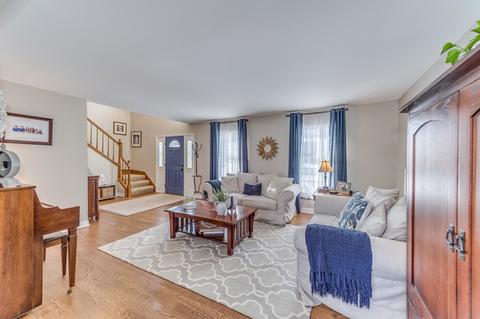 341 S Hickory Ave, Bartlett, IL 60103 photo 4