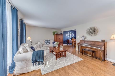 341 S Hickory Ave, Bartlett, IL 60103 photo 3